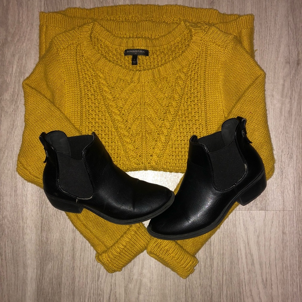 🚫PRICE DROP🚫 Banana Republic Crew Neck Sweater